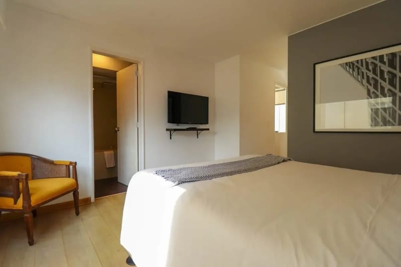 Lovely 3BR with Balcony in Miraflores