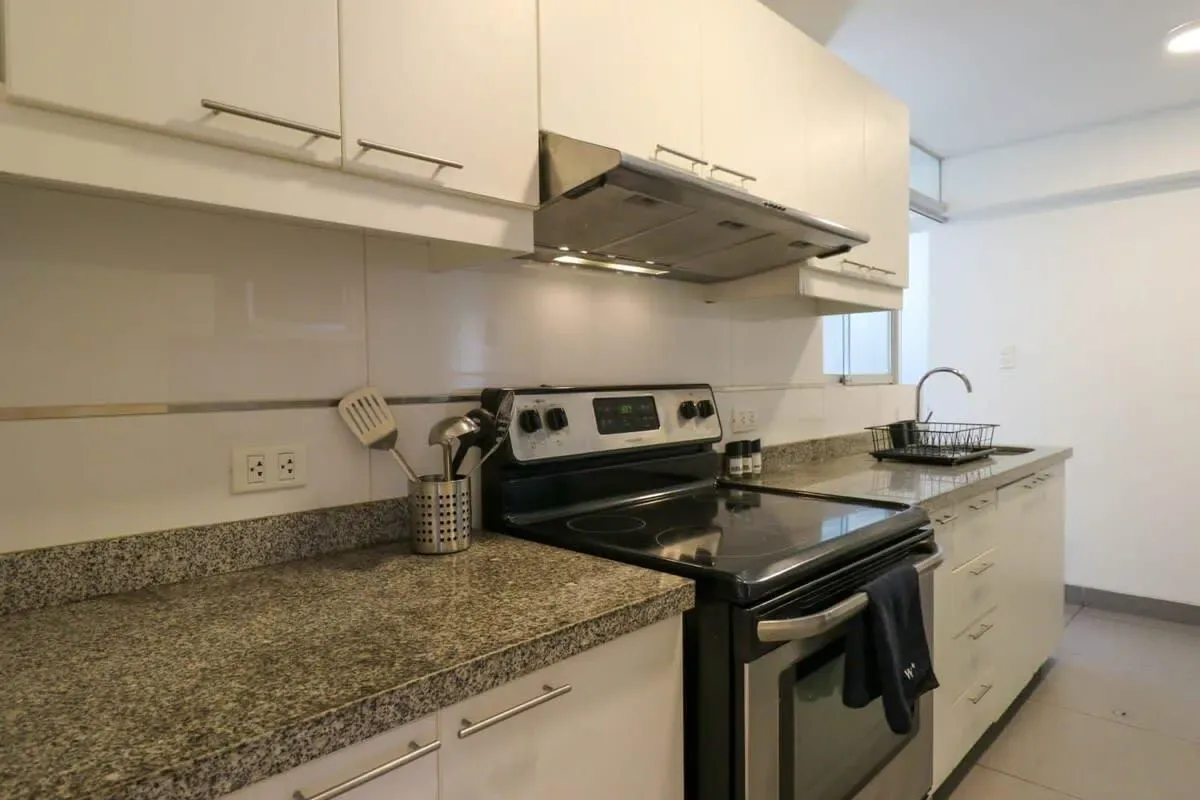 Lovely 3BR with Balcony in Miraflores