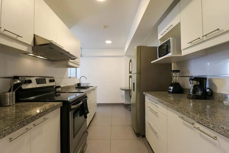 Lovely 3BR with Balcony in Miraflores