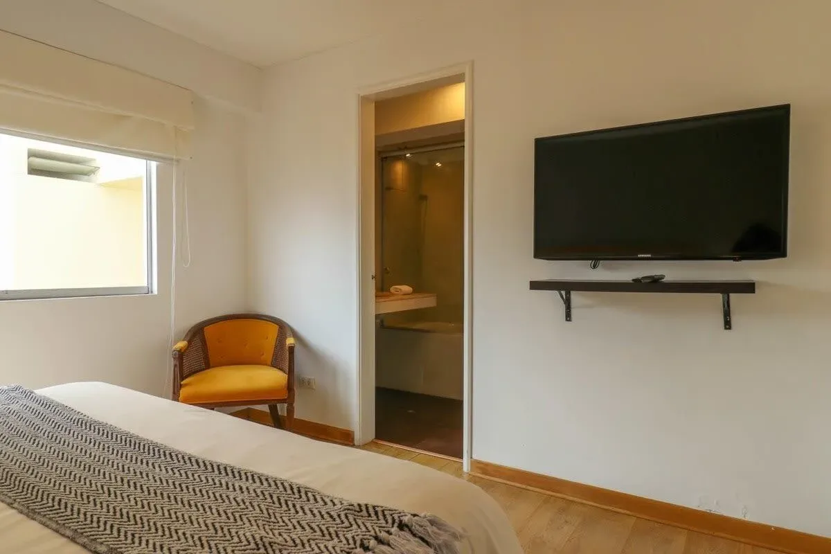 Lovely 3BR with Balcony in Miraflores