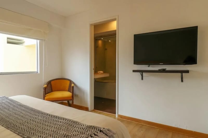 Lovely 3BR with Balcony in Miraflores