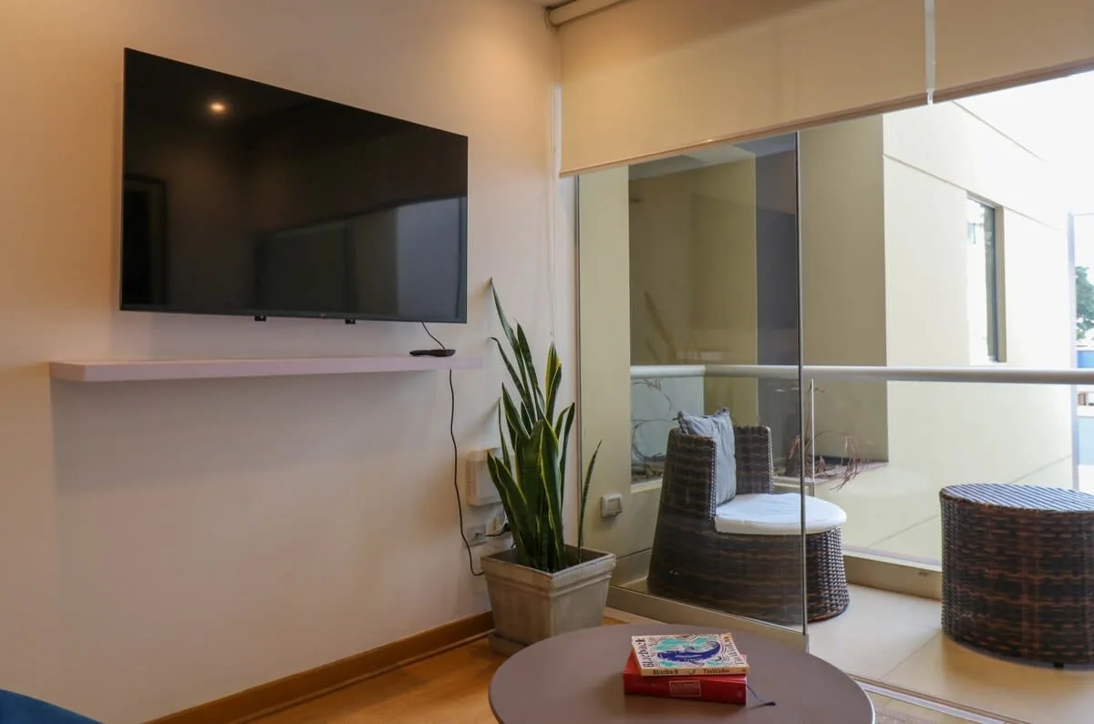 Lovely 3BR with Balcony in Miraflores