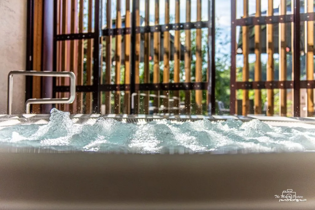 Jacuzzi at Hôtel Altitude & Spa