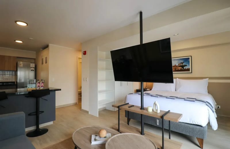 Charming Loft w/ Balcony in Prime Miraflores