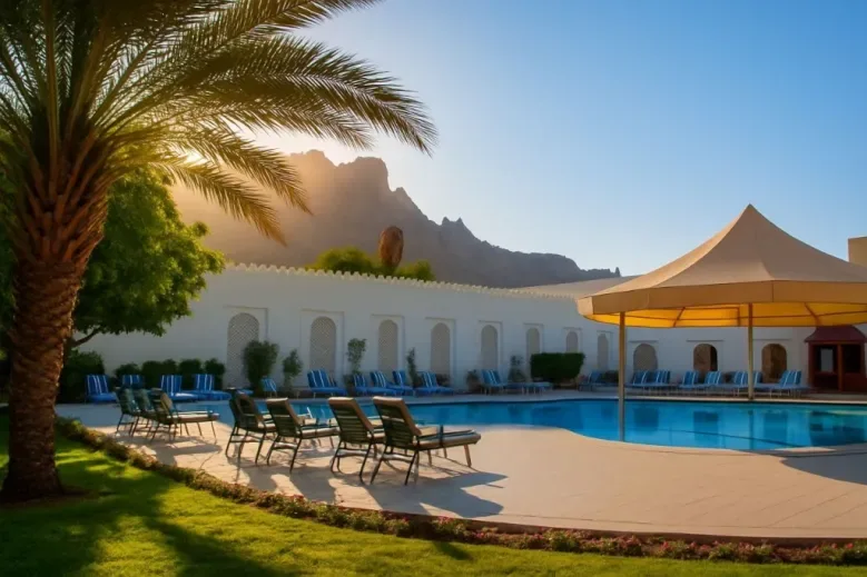 Falaj Daris pool-front
