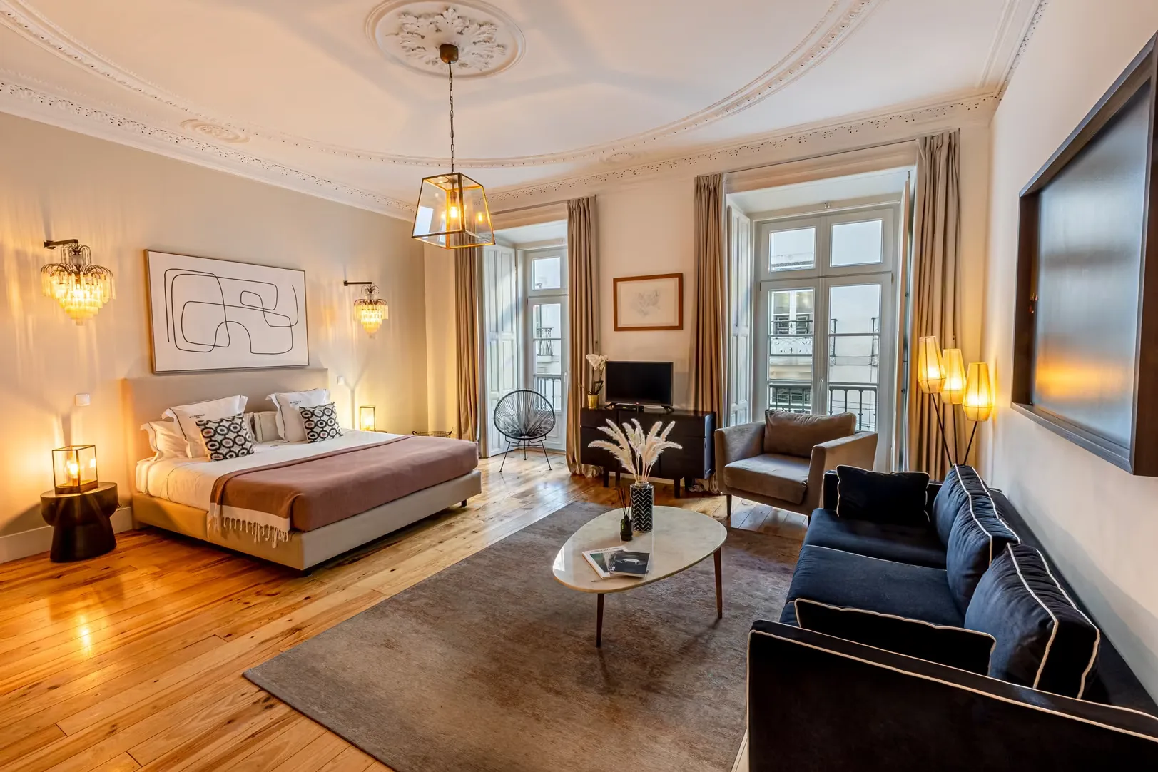 Deluxe room image.