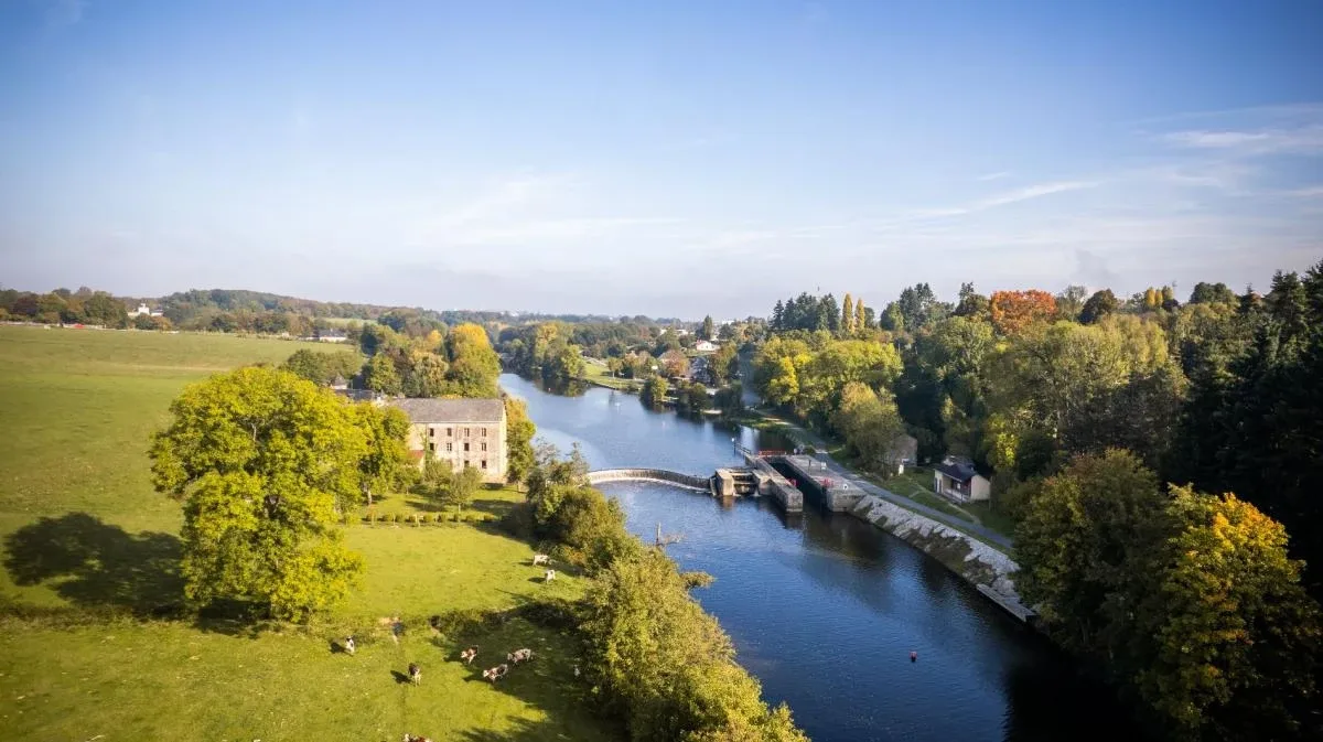 Entorno junto al río