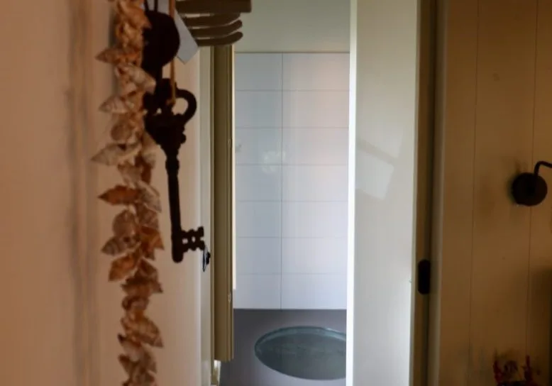 Baño privado en la habitación con ducha y lavabo