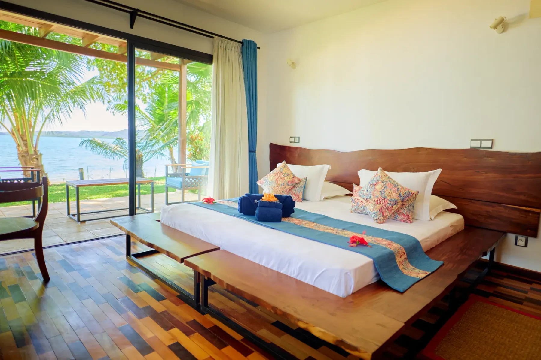 Seaside villa with pool