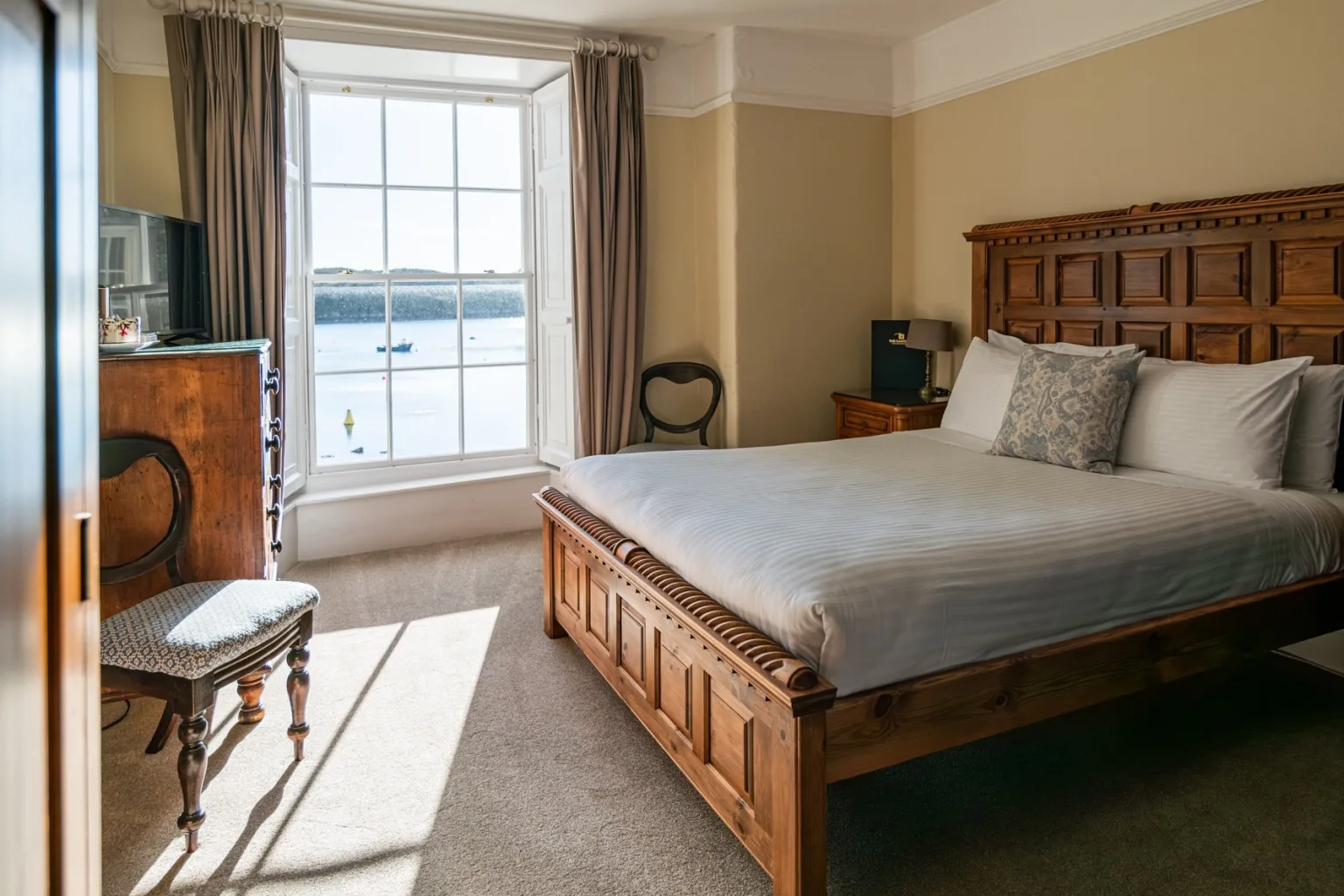 Castle guest-room photo