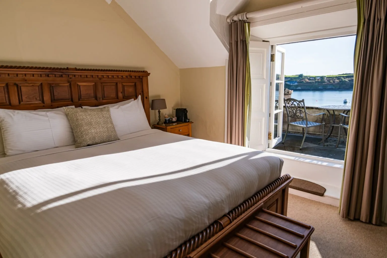 Castle guest-room photo