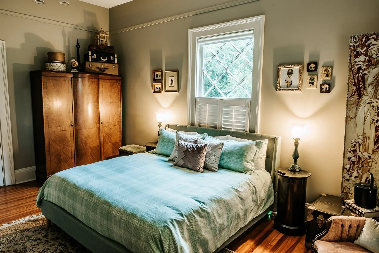 Traveler room interior