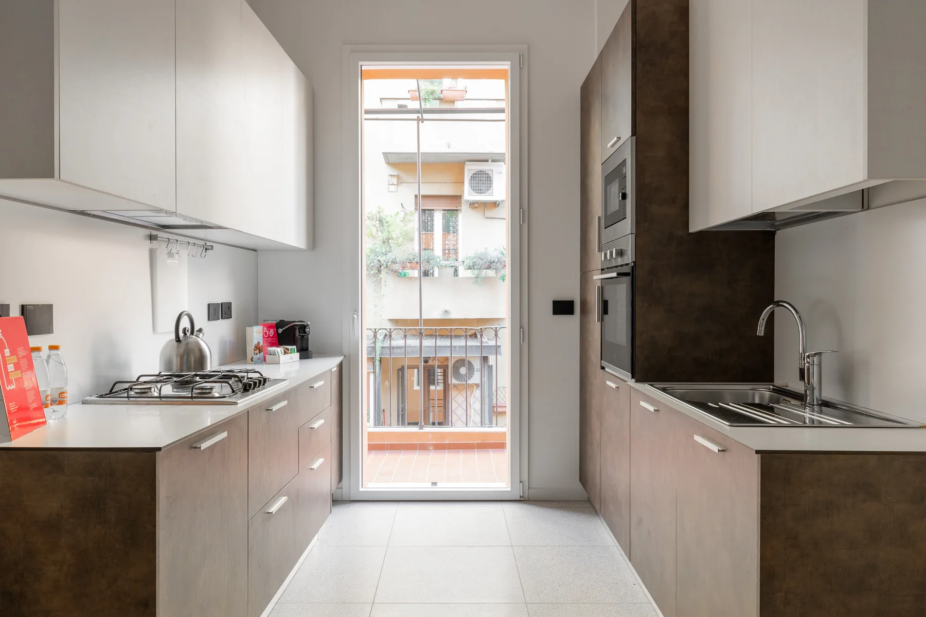 White Daisy Apartment