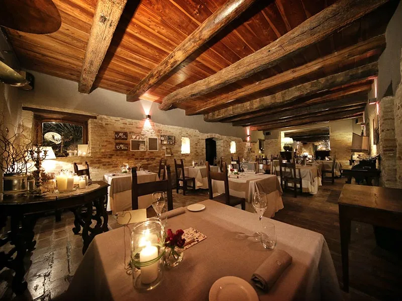 Restaurante L'Enoteca del Resort Le Case en Macerata