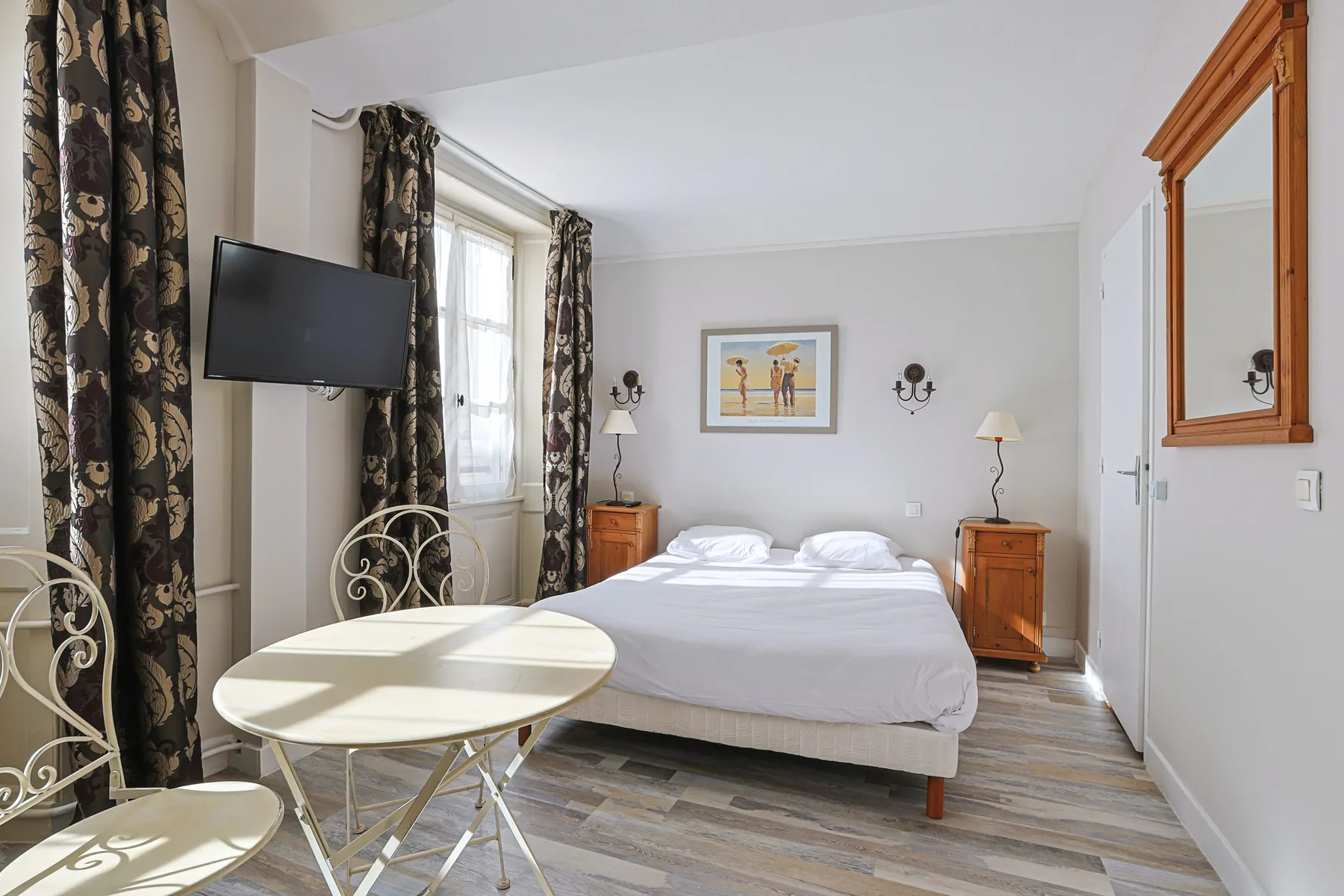 Superior room with sofa