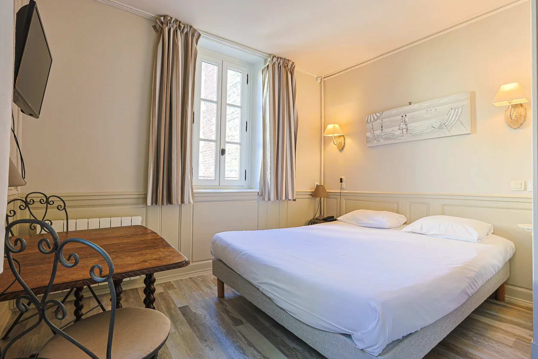Superior room entrance