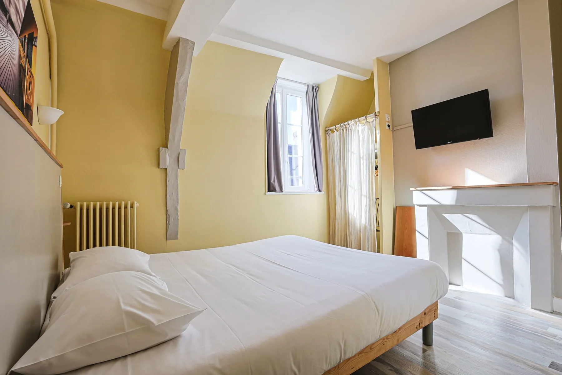 Comfort room entrance