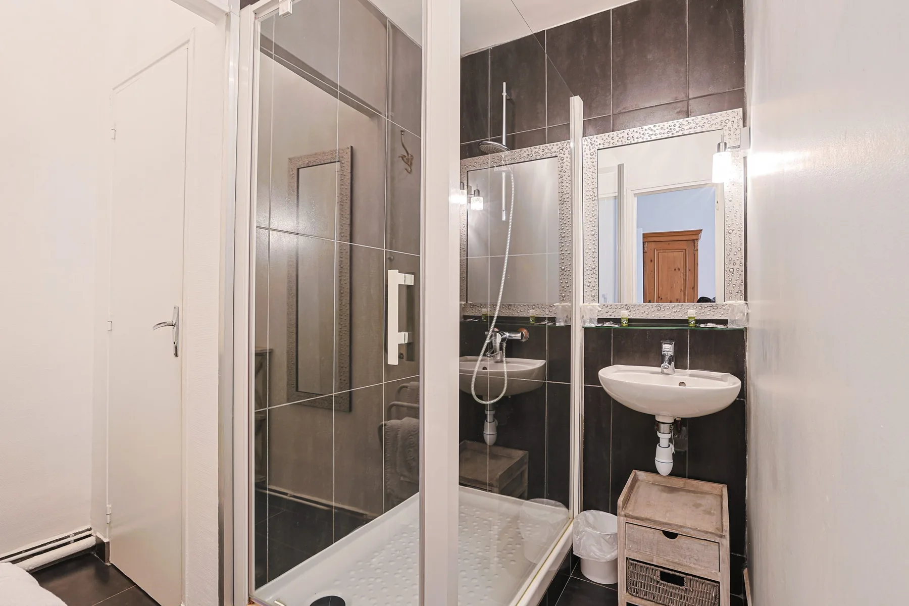 Luxe room bathroom