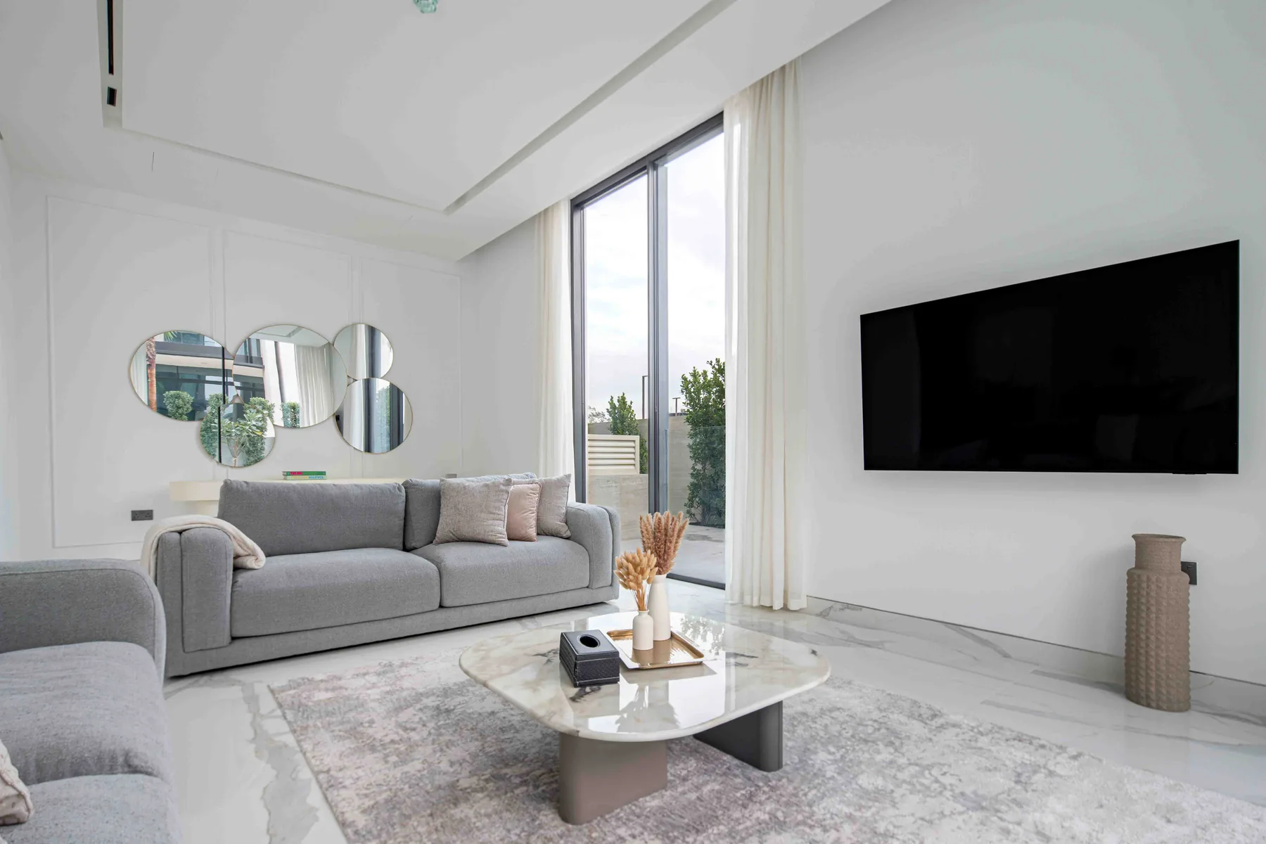 Luxurious 5BR + Maid w/ Private Pool in La Mer!