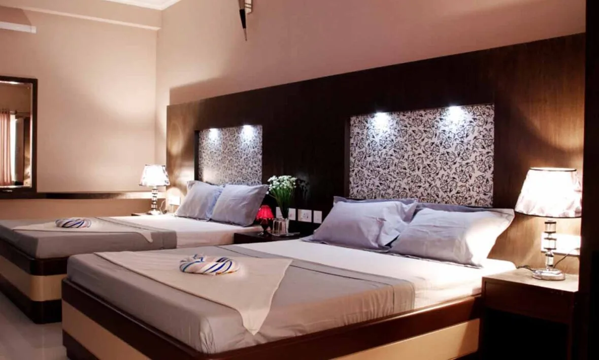 Habitación de lujo con cuatro camas