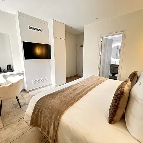 Habitación doble con cama matrimonial