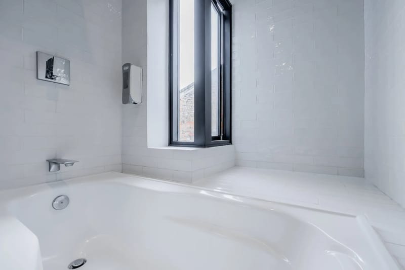 Roomy 1BR in Plaza Catedral