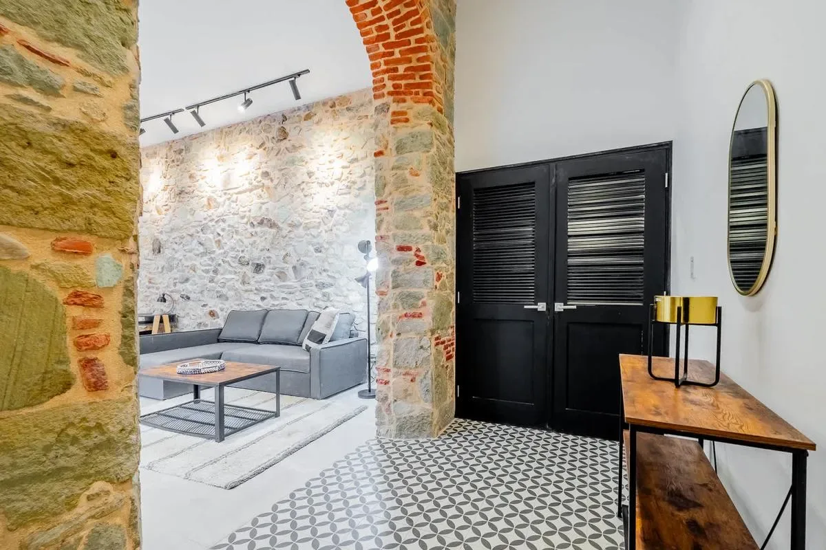 Roomy 1BR in Plaza Catedral