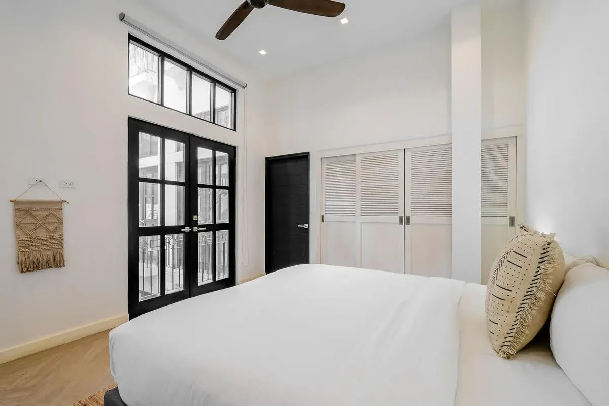 Roomy 1BR in Plaza Catedral