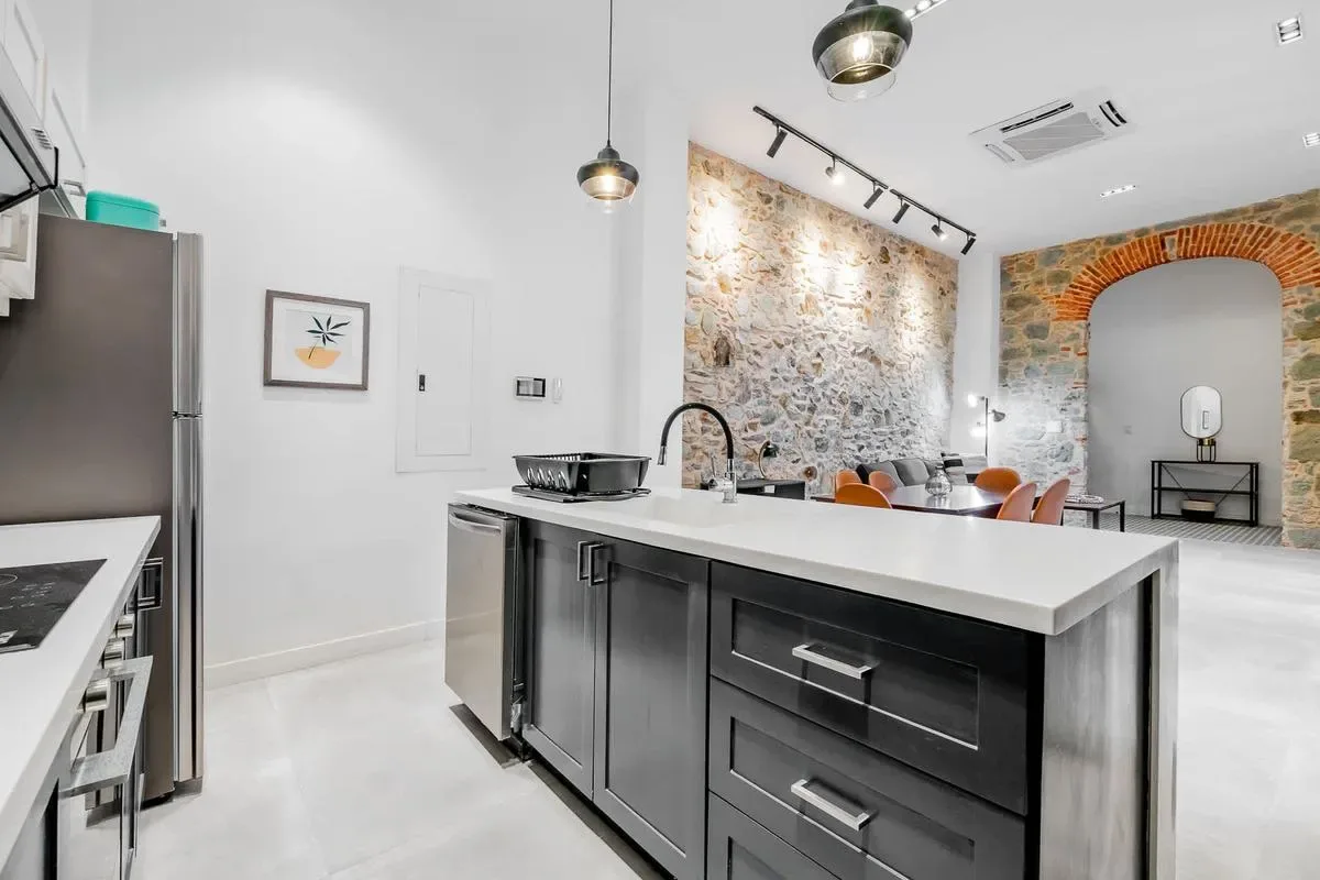 Roomy 1BR in Plaza Catedral