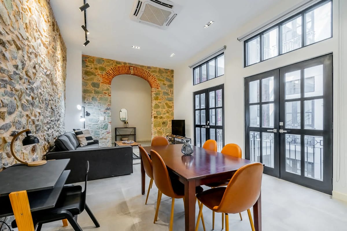 Roomy 1BR in Plaza Catedral