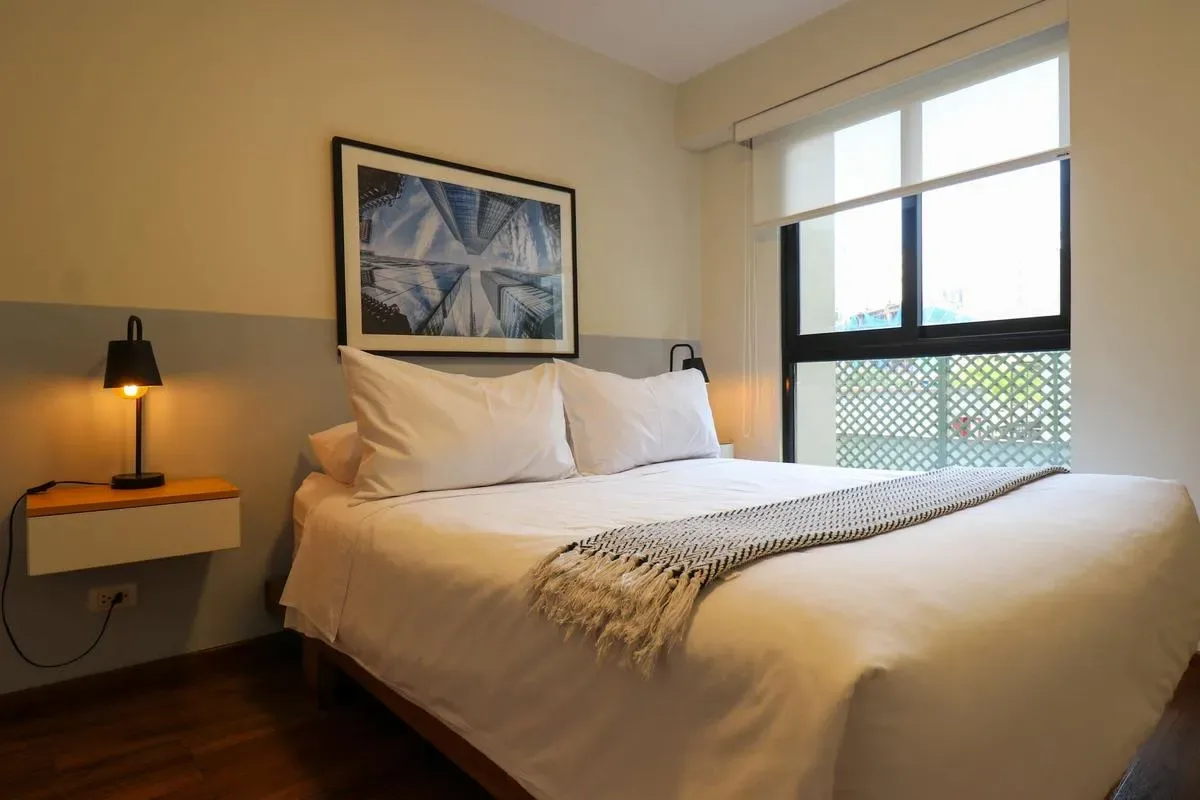 Spotless 2BR with Balcony in Miraflores