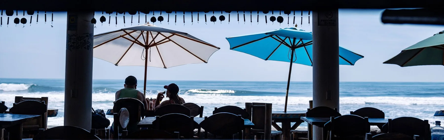 Olas Permanentes junto a la playa.