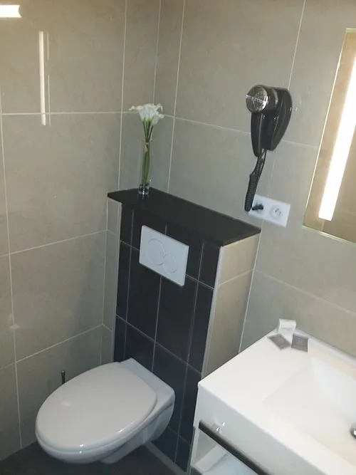 Baño de la habitación triple