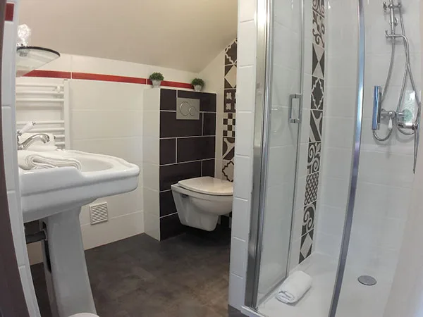 Baño de la habitación doble