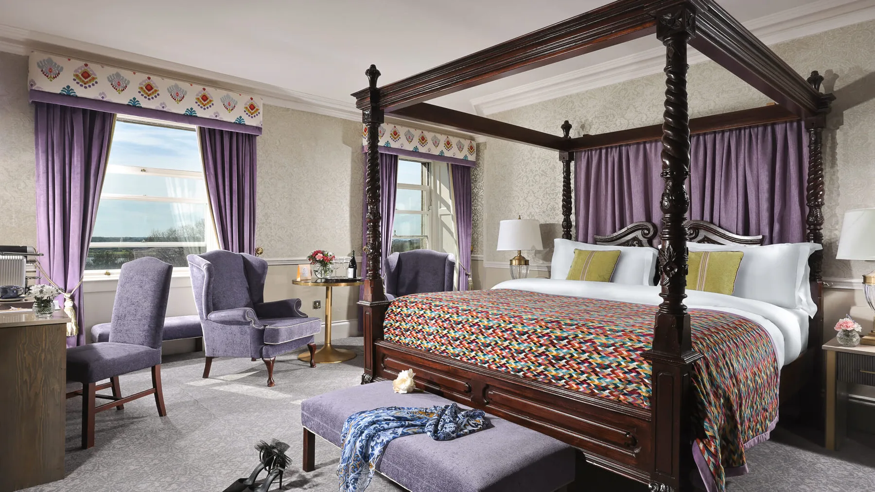 Master four-poster deluxe room