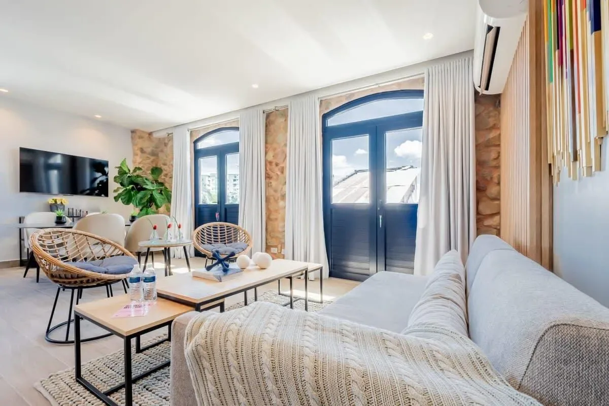 Deluxe 1BR in Casco Antiguo w/ Terrace