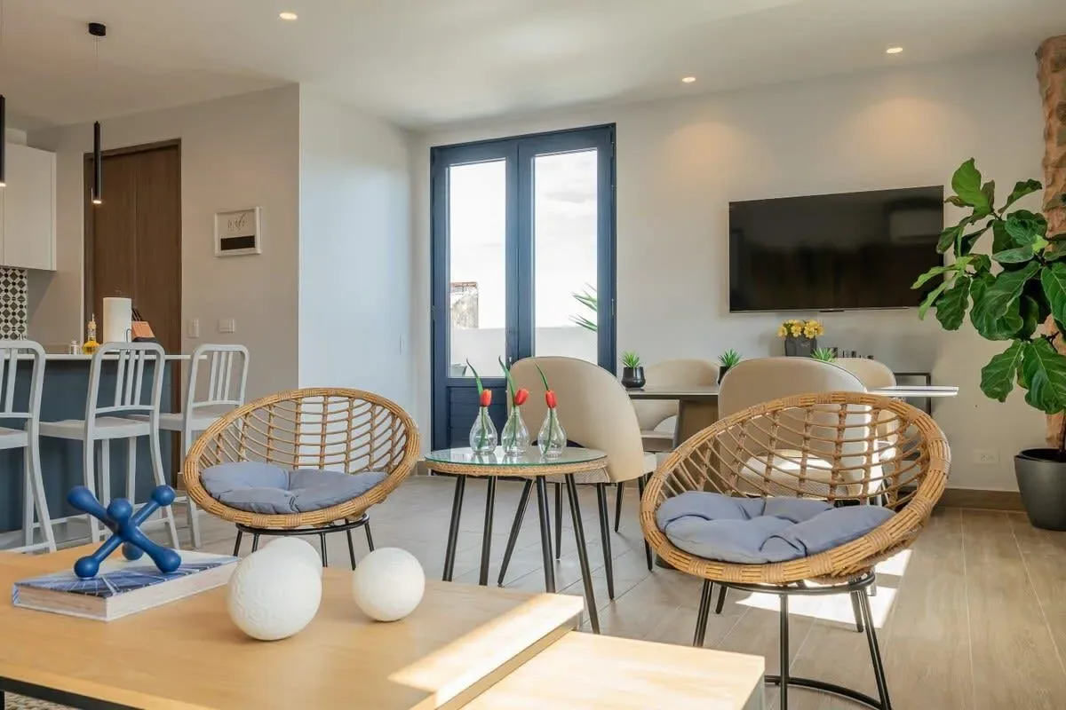 Deluxe 1BR in Casco Antiguo w/ Terrace