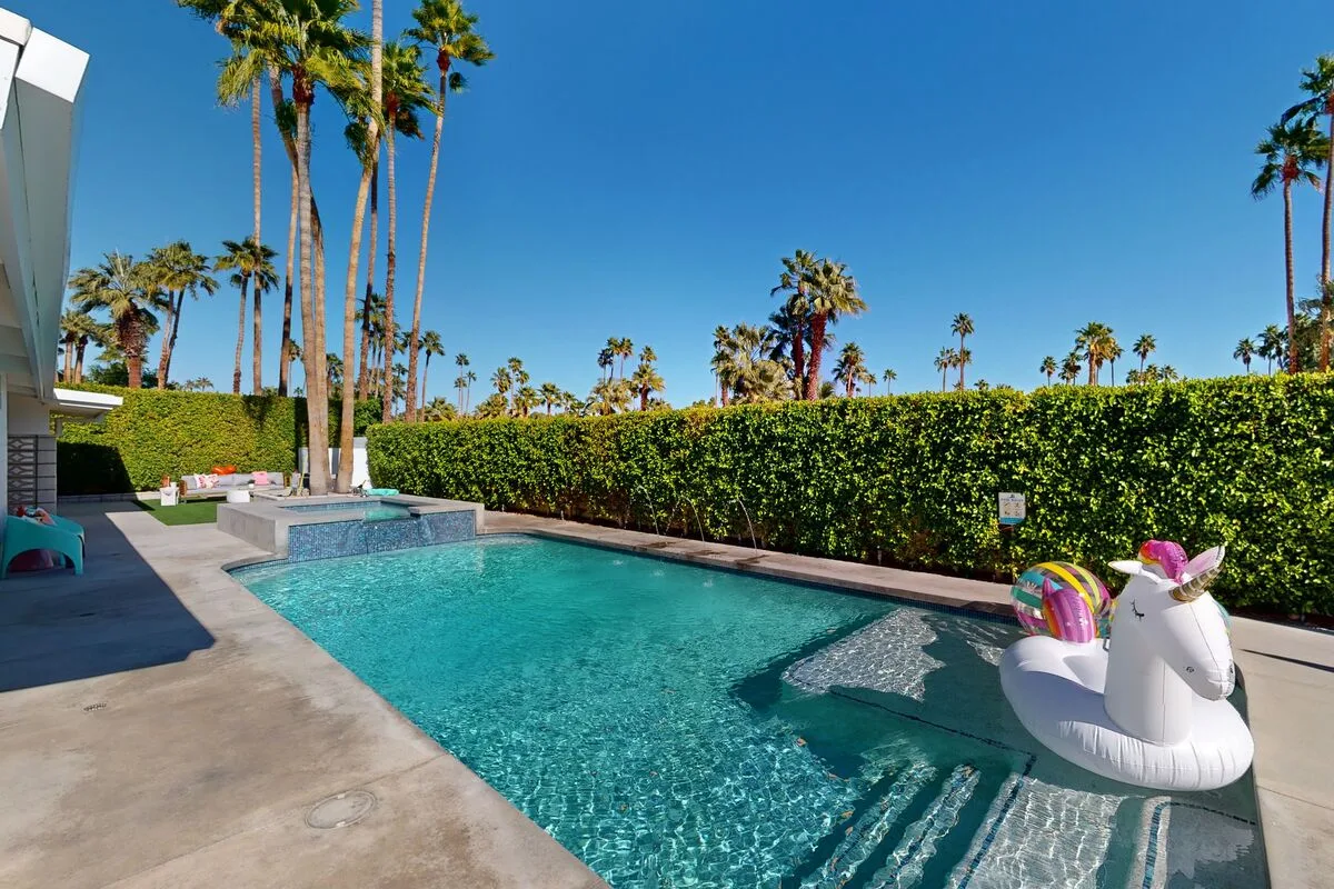 Mid-Century Alexander Stunner in Vista Las Palmas - 3800