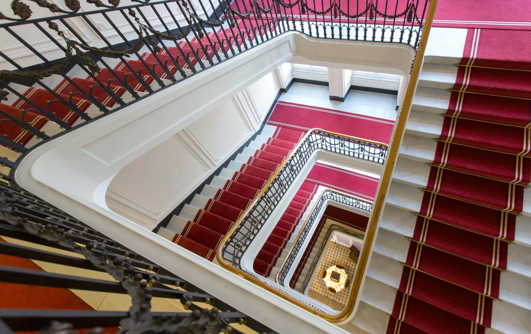 Escalera del hotel