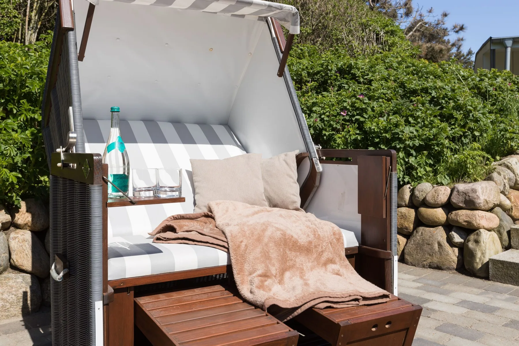 Unmittelbar am Strand gelegenes, sehr großzügiges 3-Raum-Appartement im OG&DG.