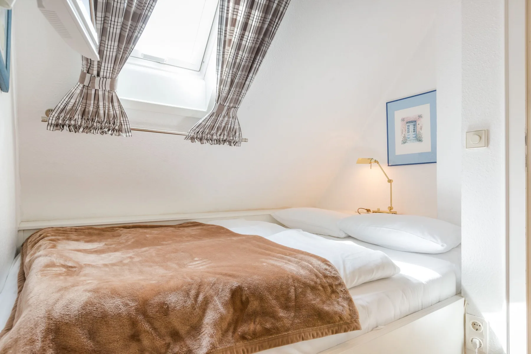 Unmittelbar am Strand gelegenes, sehr großzügiges 3-Raum-Appartement im OG&DG.
