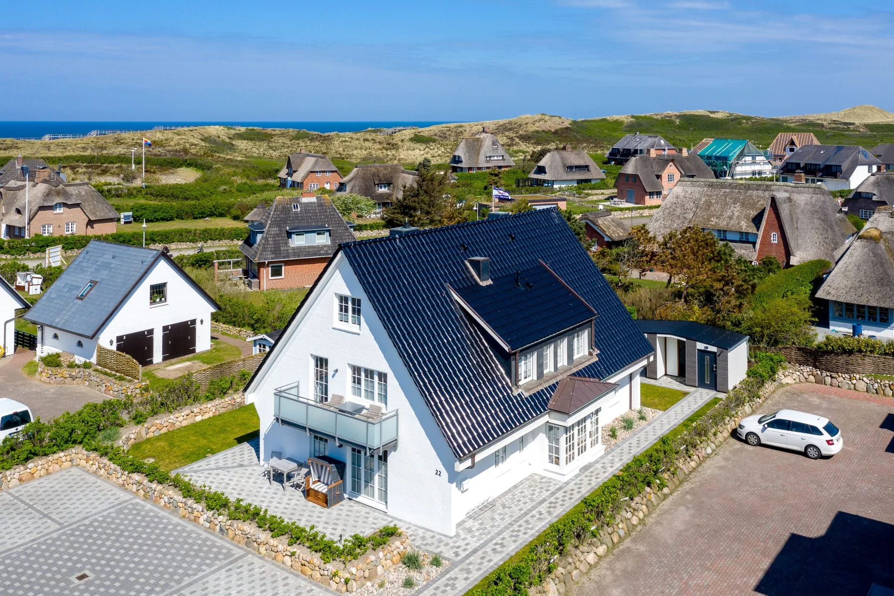 Unmittelbar am Strand gelegenes, sehr großzügiges 3-Raum-Appartement im OG&DG.