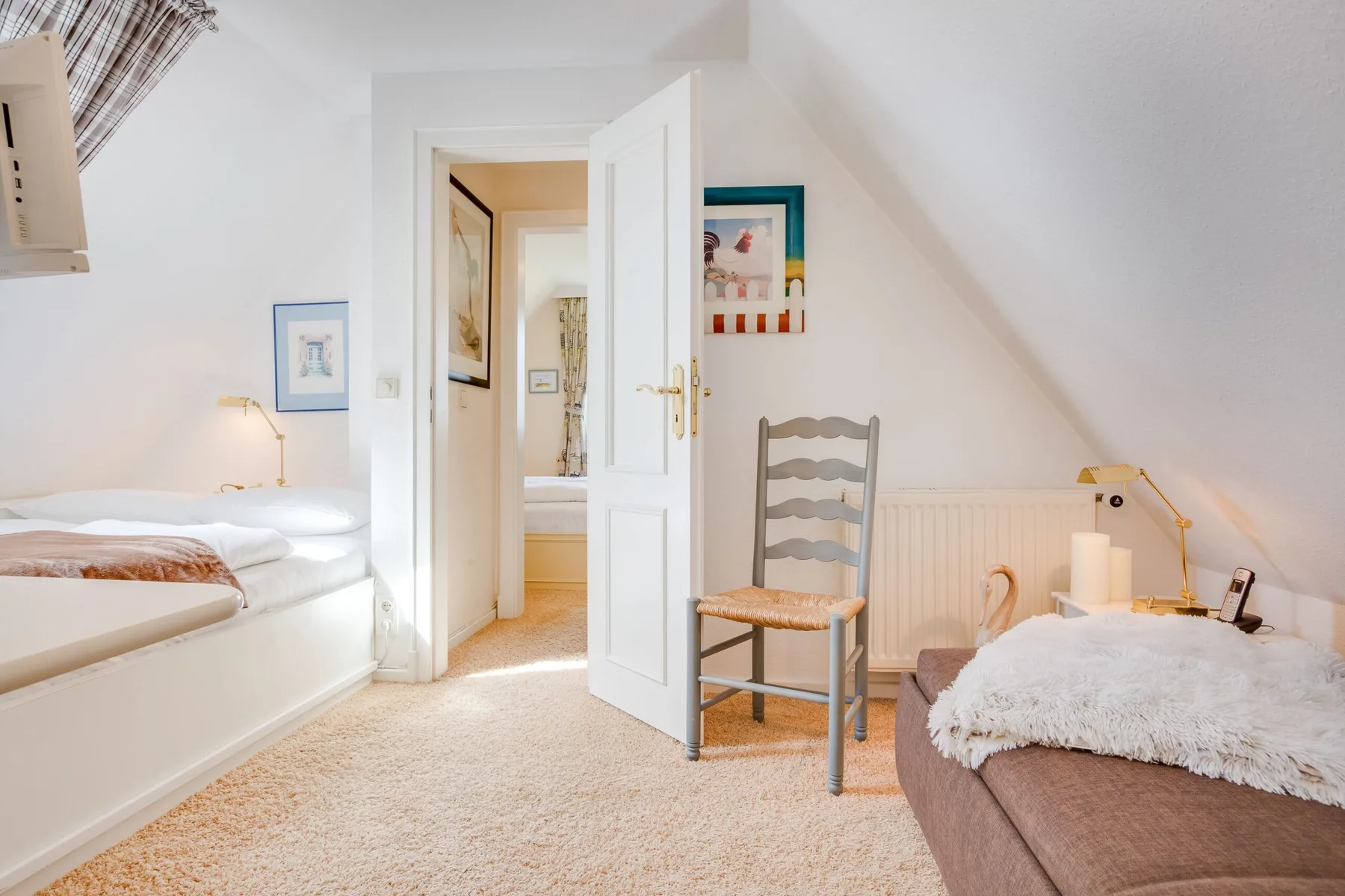 Unmittelbar am Strand gelegenes, sehr großzügiges 3-Raum-Appartement im OG&DG.