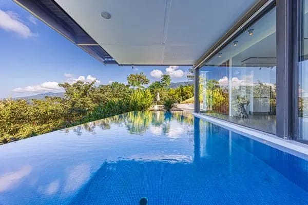 Elegante villa de 3 dormitorios con terraza con vistas en Costa Rica