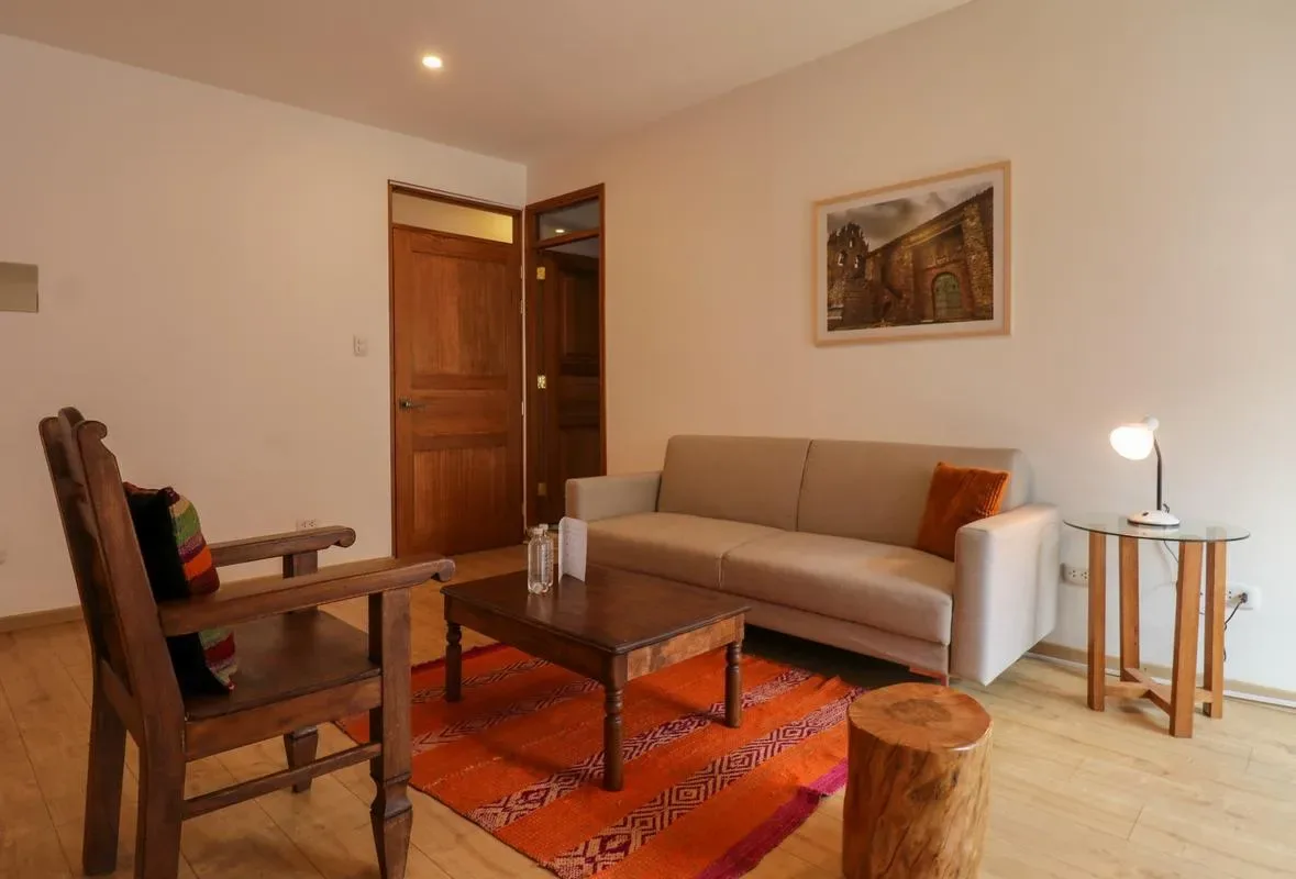 Spacious 1BR in Plaza de Armas w/ Balcony