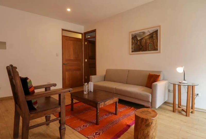 Spacious 1BR in Plaza de Armas w/ Balcony