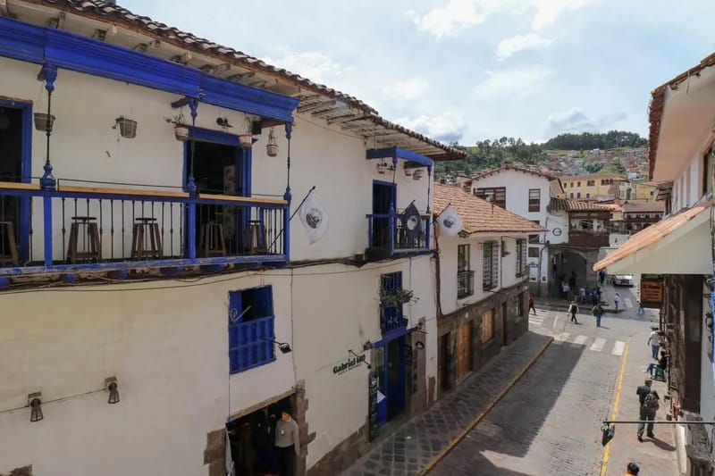 Spacious 1BR in Plaza de Armas w/ Balcony