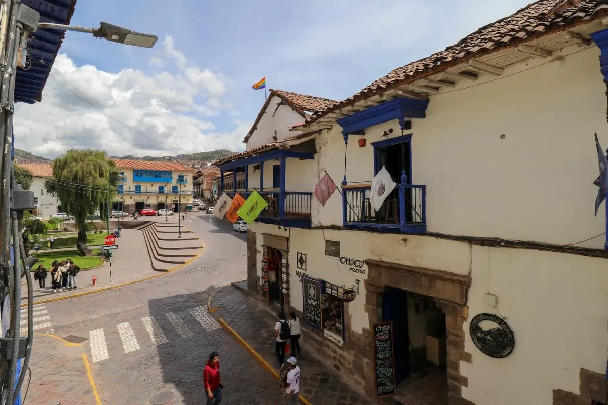 Spacious 1BR in Plaza de Armas w/ Balcony