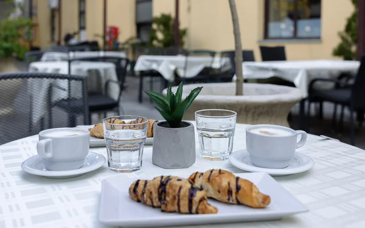 Restaurante y jardín