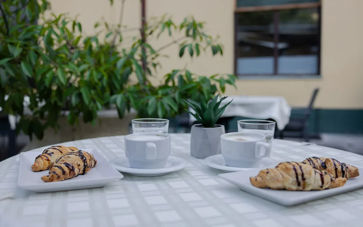 Restaurante y jardín
